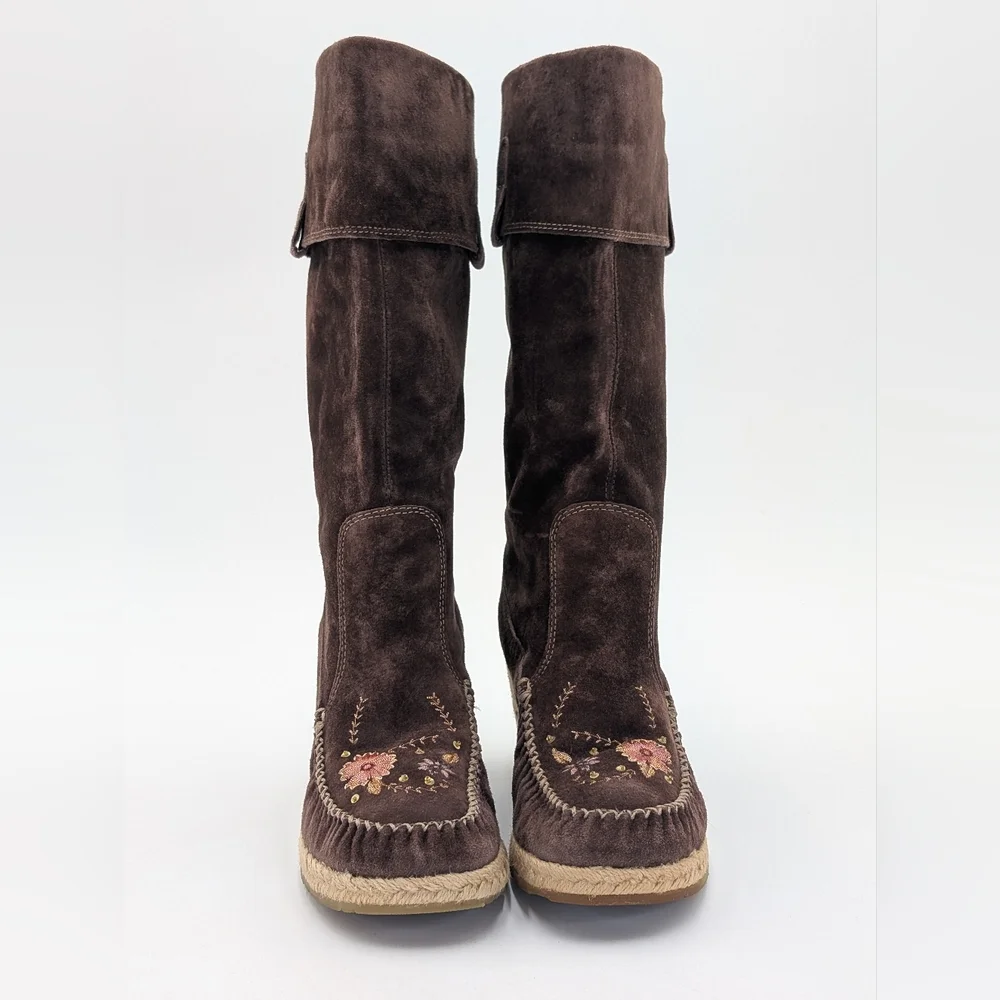 NWOT Report Ataani Size 8.5 Brown Suede Floral Embroidered Wedge Boots Mock Toe
